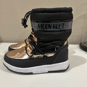 Moon boots in excellent condition